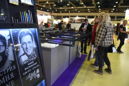 Москва. На выставке погребальных принадлежностей, похоронного сервиса, мемориального искусства `Некрополь - WorldRussia 2022` в центральном выставочном комплексе `Экспоцентр`.