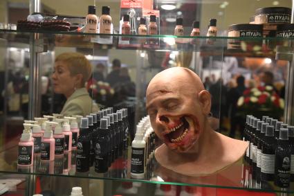 Москва. На выставке погребальных принадлежностей, похоронного сервиса, мемориального искусства `Некрополь - WorldRussia 2022` в центральном выставочном комплексе `Экспоцентр`.