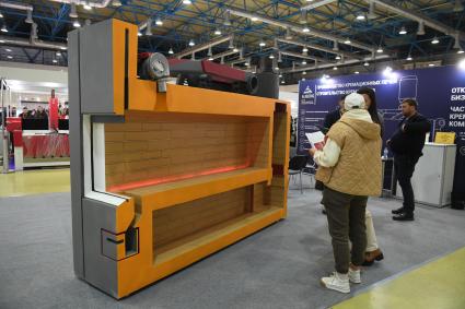 Москва. Кремационная печь на выставке погребальных принадлежностей, похоронного сервиса, мемориального искусства `Некрополь - WorldRussia 2022` в центральном выставочном комплексе `Экспоцентр`.