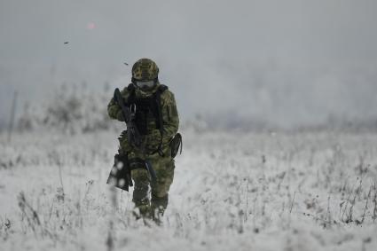 Свердловская область. Еланский военный учебный центр. Тренровка разведывательного подразделения. Граждане призваные из запаса, во время частичной мобилизации, проходят огневую подготовку на стрельбище. Президент РФ Владимир Путин 21 сентября подписал указ о проведении в стране частичной мобилизации