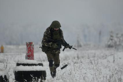 Свердловская область. Еланский военный учебный центр. Тренровка разведывательного подразделения. Граждане призваные из запаса, во время частичной мобилизации, проходят огневую подготовку на стрельбище. Президент РФ Владимир Путин 21 сентября подписал указ о проведении в стране частичной мобилизации