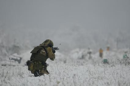 Свердловская область. Еланский военный учебный центр. Тренровка разведывательного подразделения. Граждане призваные из запаса, во время частичной мобилизации, проходят огневую подготовку на стрельбище. Президент РФ Владимир Путин 21 сентября подписал указ о проведении в стране частичной мобилизации