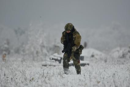 Свердловская область. Еланский военный учебный центр. Тренровка разведывательного подразделения. Граждане призваные из запаса, во время частичной мобилизации, проходят огневую подготовку на стрельбище. Президент РФ Владимир Путин 21 сентября подписал указ о проведении в стране частичной мобилизации