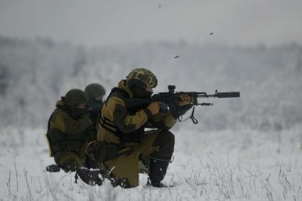 Свердловская область. Еланский военный учебный центр. Тренровка разведывательного подразделения. Граждане призваные из запаса, во время частичной мобилизации, проходят огневую подготовку на стрельбище. Президент РФ Владимир Путин 21 сентября подписал указ о проведении в стране частичной мобилизации