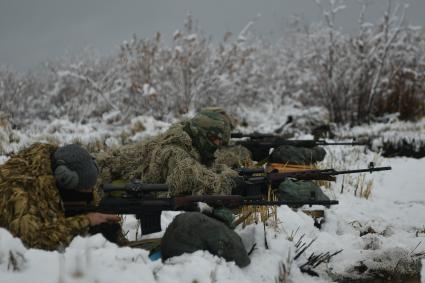 Свердловская область. Еланский военный учебный центр. Граждане призваные из запаса, во время частичной мобилизации, проходят огневую подготовку на стрельбище. Президент РФ Владимир Путин 21 сентября подписал указ о проведении в стране частичной мобилизации