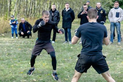 Москва. Участники боев без правил промоушена `Патлы`.