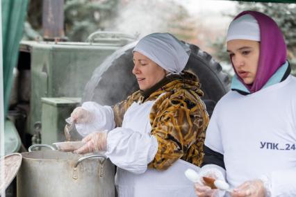 Красноярск. Празднование Дня народного единства на площади Революции.