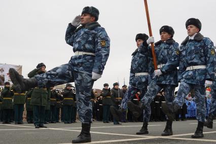 Самара. Парад Памяти `Дорога Победы`, посвященный 81-й годовщине военного парада 1941 года, на площади Куйбышева.