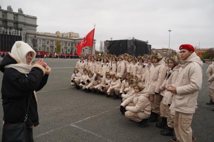 Самара. Парад Памяти `Дорога Победы`, посвященный 81-й годовщине военного парада 1941 года, на площади Куйбышева.