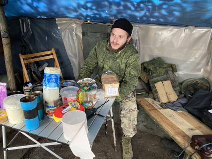 Донецкая область. На позициях минометчиков батальона `Восток` ДНР под Угледаром. Минометчик с позывным `Чуваш` пишет стихи.