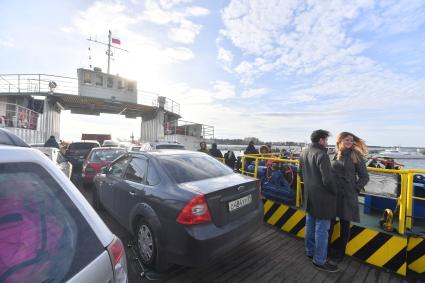 Балтийск. Пассажиры на пароме.