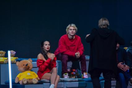 Москва. Тиктокер Даня Милохин и Алина Загитова на съемках нового сезона шоу `Ледниковый период`в Лужниках.