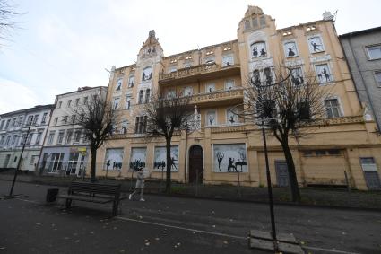 Калининградская область. Советск. Вид на одну из улиц города. Здание театра королевы Луизы.