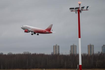 Санкт-Петербург. Самолет авиакомпании `Россия` в международном аэропорту Пулково.