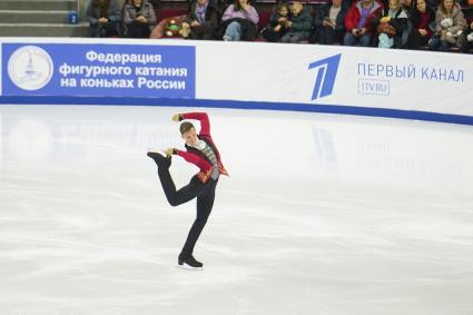 Самара. Гран-при России по фигурному катанию `Волжский пируэт`. Мужчины. Короткая программа. Егор Коваленко во время выступления во Дворце спорта им. Владимира Высоцкого.