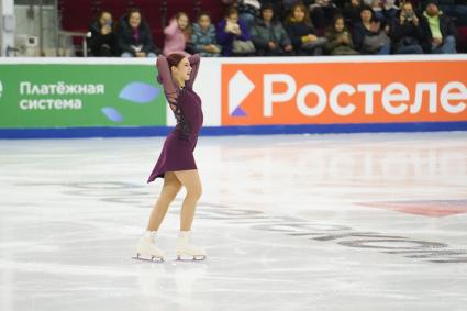 Самара. Гран-при России по фигурному катанию `Волжский пируэт`. Женщины. Короткая программа. Александра Трусова во время выступления во Дворце спорта им. Владимира Высоцкого.