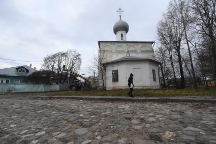 Вологодская область. Вологда. Корреспонденты `Комсомольской правды` Владимир Ворсобин и Иван Макеев путешествуют автостопом по России. На улице города.