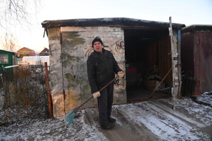 Архангельская область. Корреспонденты `Комсомольской правды` Владимир Ворсобин и Иван Макеев путешествуют автостопом по России. Местный житель.