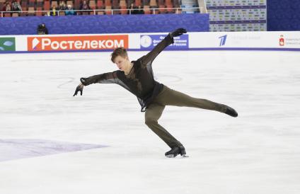 Пермь. Евгений Семененко выступает с короткой программой мужского одинокого катания на VI этапе Гран-при России по фигурному катанию.