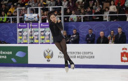 Пермь. Елизавета Туктамышева выступает с короткой программой женского одинокого катания на VI этапе Гран-при России по фигурному катанию.