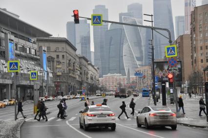 Москва. Вид с Большой Дорогомиловской улицы на Москва-Сити.