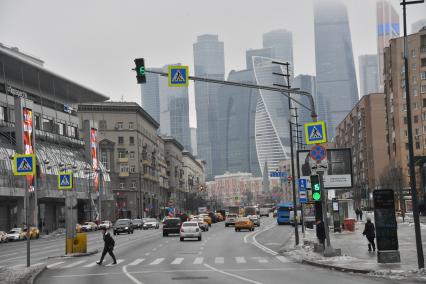 Москва. Вид с Большой Дорогомиловской улицы на Москва-Сити.