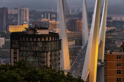 г.Владивосток. Золотой вантовый мост через бухту Золотой Рог.