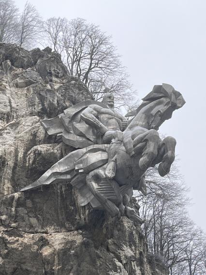 Северная Осетия. Алагирский район. Памятник Уастырджи в Алагирском ущелье.