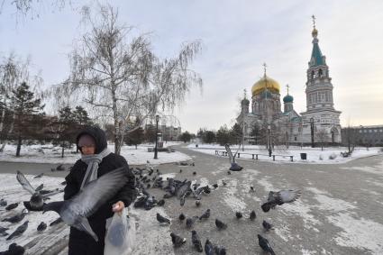 Омск. Корреспонденты `Комсомольской правды` Владимир Ворсобин и Иван Макеев путешествуют автостопом по России. Вид на Свято-Успенский собор.