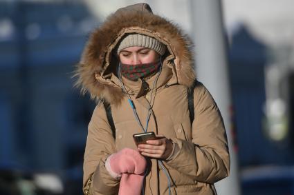 Екатеринбург. Горожане на одной из улиц города