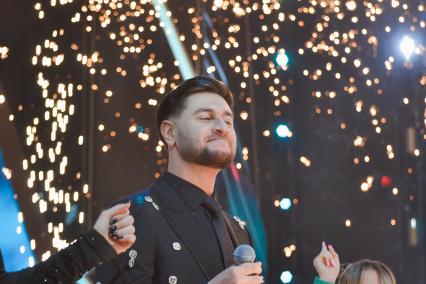 Москва. Блогер, певец Давид Манукян (Дава) на концерте `Песня года 2022` во дворце спорта `Мегаспорт`.