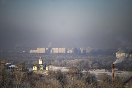 Пермь. Корреспонденты `Комсомольской правды` Владимир Ворсобин и Иван Макеев путешествуют автостопом по России.  Вид на город и Петропавловский собор.