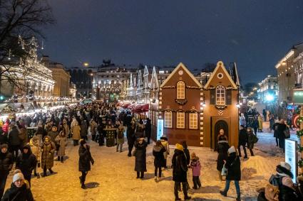 Санкт-Петербург. Рождественская  ярмарка на Манежной площади.