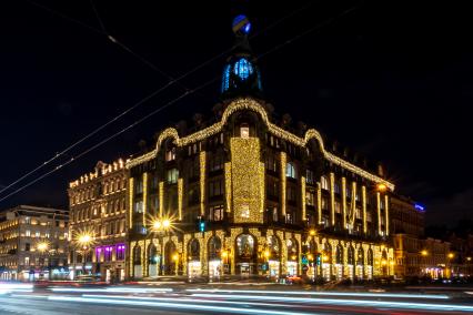 Санкт-Петербург. Новогоднее украшение Невского проспекта. Дом Зингера.