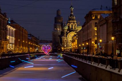 Санкт-Петербург. Новогодние украшения на канале Грибоедова.