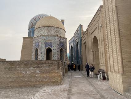 Республика Узбекистан. г. Самарканд. На территории средневекового комплекса мавзолеев Шахи - Зинда.