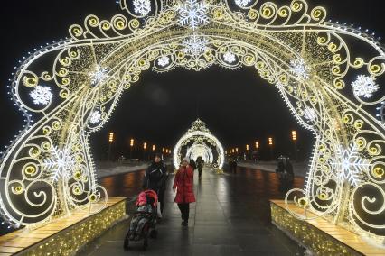 Москва. Новогодняя инсталляция   на территории ВДНХ.