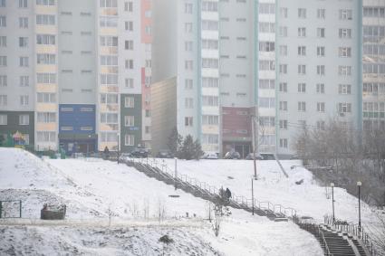 Кемерово.  Корреспонденты `Комсомольской правды` Владимир Ворсобин и Иван Макеев путешествуют автостопом по России. Новые дома.