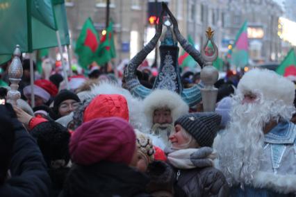 Новосибирск. Шествие участников первого Всероссийского съезда Дедов Морозов.