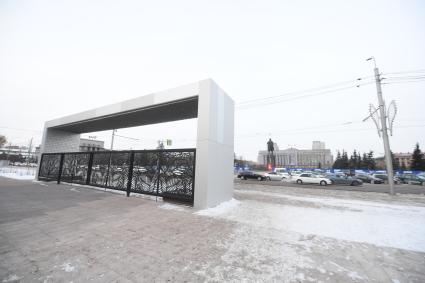 Красноярск. Корреспонденты `Комсомольской правды` Владимир Ворсобин и Иван Макеев путешествуют автостопом по России. Новая входная группа Центрального парка Красноярска, который ждет большая реновация.
