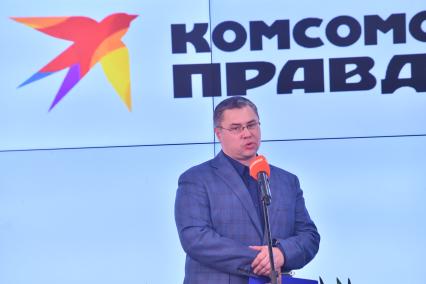 Москва. Заместитель главного редактора, шеф-редактор ежедневного выпуска газеты `Комсомольская правда` Евгений Сазонов во время награждения победителей фотоконкурса имени Василия Пескова`Окно в природу` в редакции `Комсомольская правда`.