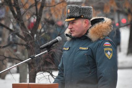 Москва. Министр МЧС Александр Куренков Выступает  на открытии памятника бывшему министру МЧС Евгению Зиничеву, погибшему 8 сентября 2021 года при исполнении служебных обязанностей.