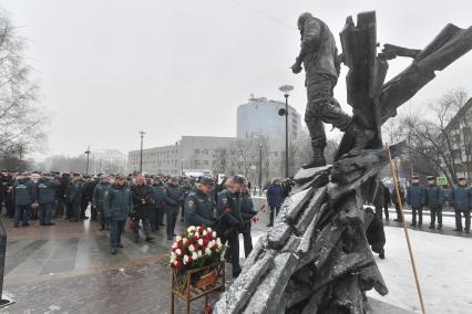 Москва. На открытии памятника бывшему министру МЧС Евгению Зиничеву, погибшему 8 сентября 2021 года при исполнении служебных обязанностей