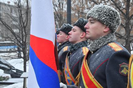 Москва. Почетный караул на открытии памятника бывшему министру МЧС Евгению Зиничеву, погибшему 8 сентября 2021 года при исполнении служебных обязанностей.