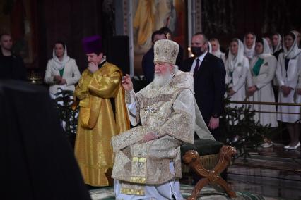 Москва.  Патриарх Московский и всея Руси Кирилл во время  Рождественского богослужения в храме Христа Спасителя в Москве.