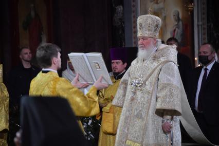 Москва.  Патриарх Московский и всея Руси Кирилл во время  Рождественского богослужения в храме Христа Спасителя в Москве.