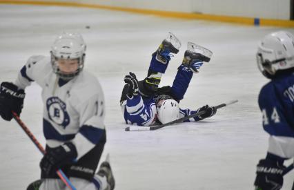 Москва. Сборы 10-летних воспитанников команды `Вымпел` Московской академии хоккея перед играми на первенство столицы.