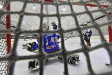 Москва. Сборы 10-летних воспитанников команды `Вымпел` Московской академии хоккея перед играми на первенство столицы.