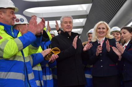 Москва. Мэр Москвы Сергей Собянин (в центре)   во время технического запуска последнего восточного участка Большой кольцевой линии (БКЛ) Московского метрополитена на станции `Текстильщики`.