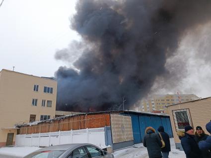 Москва. Пожар в здании автосервиса на улице Добролюбова.